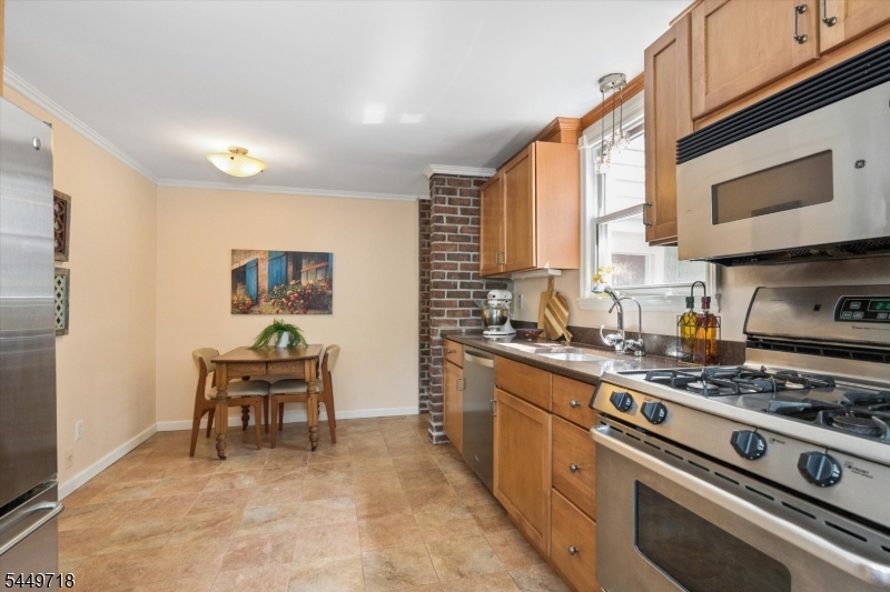 47 Fairview Ave