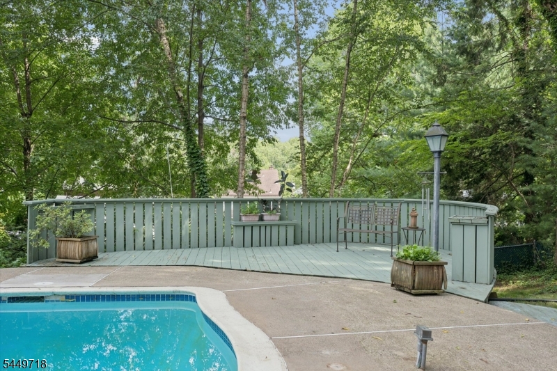 47 Fairview Ave