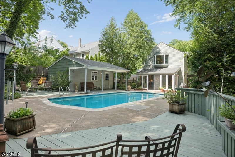 47 Fairview Ave
