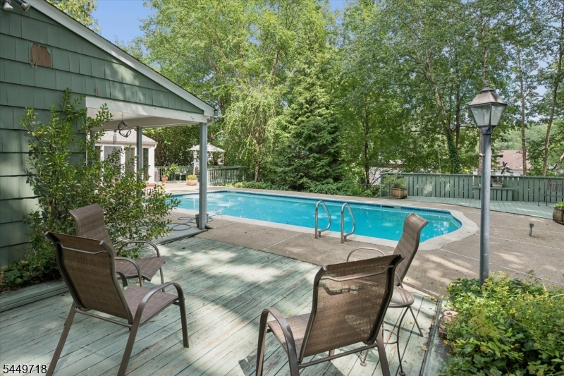47 Fairview Ave
