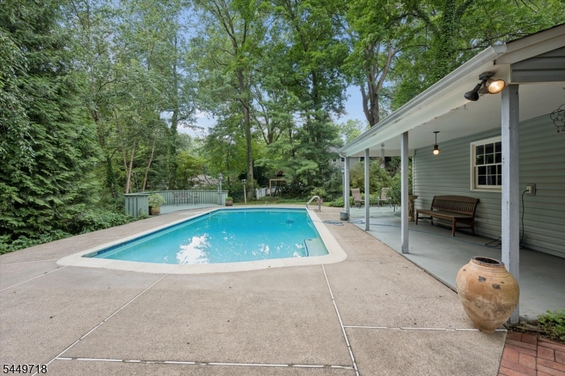 47 Fairview Ave