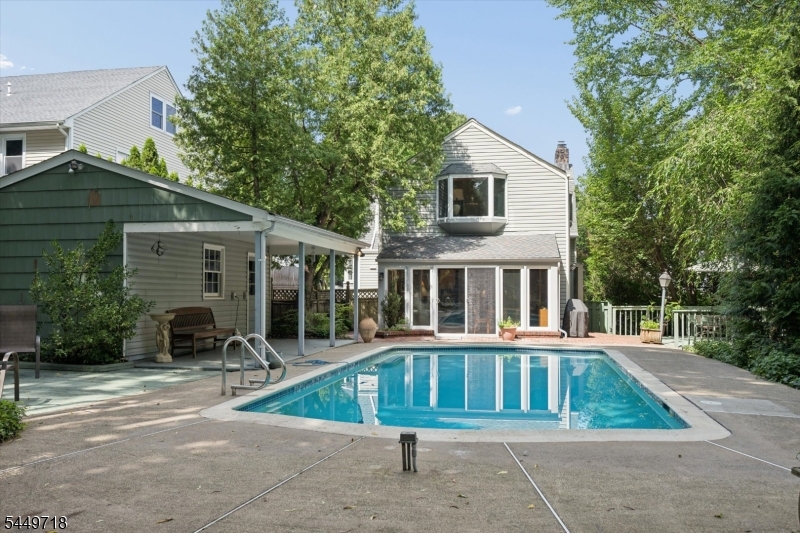 47 Fairview Ave