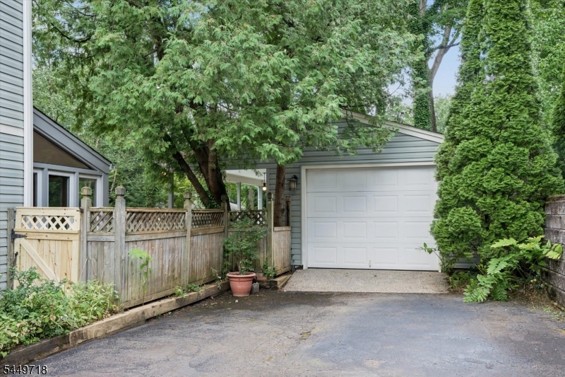47 Fairview Ave