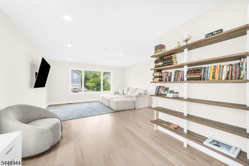 17 Meadow Rd