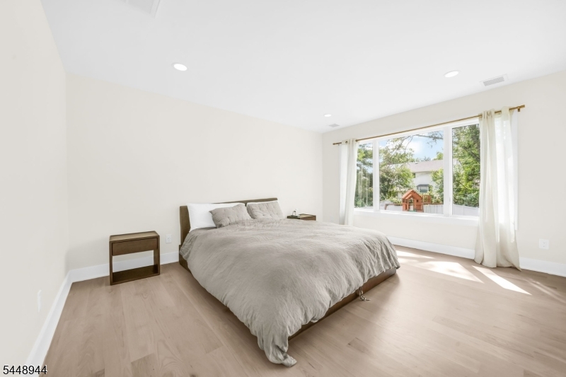 17 Meadow Rd