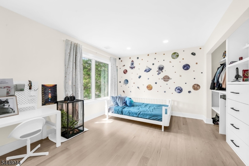 17 Meadow Rd