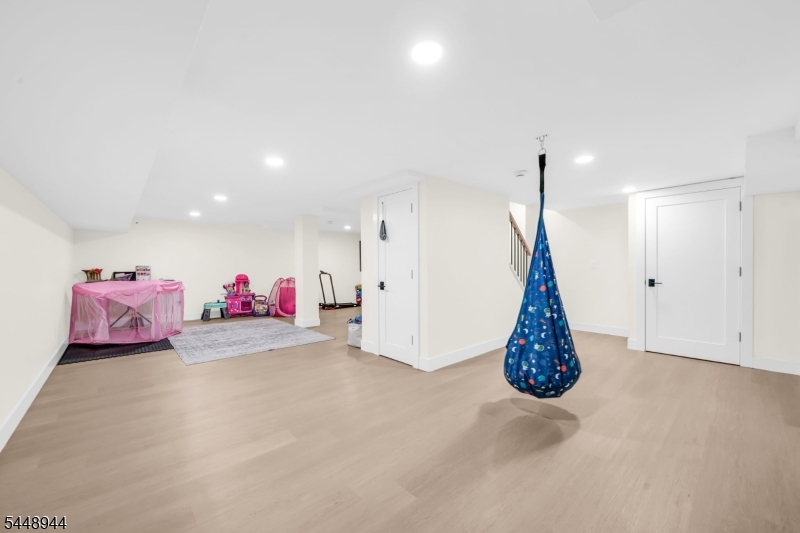 17 Meadow Rd