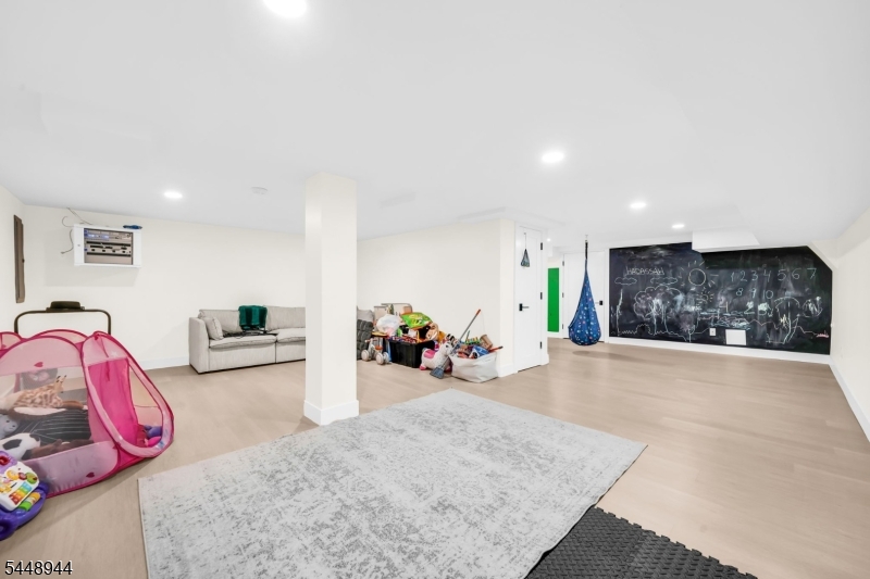 17 Meadow Rd