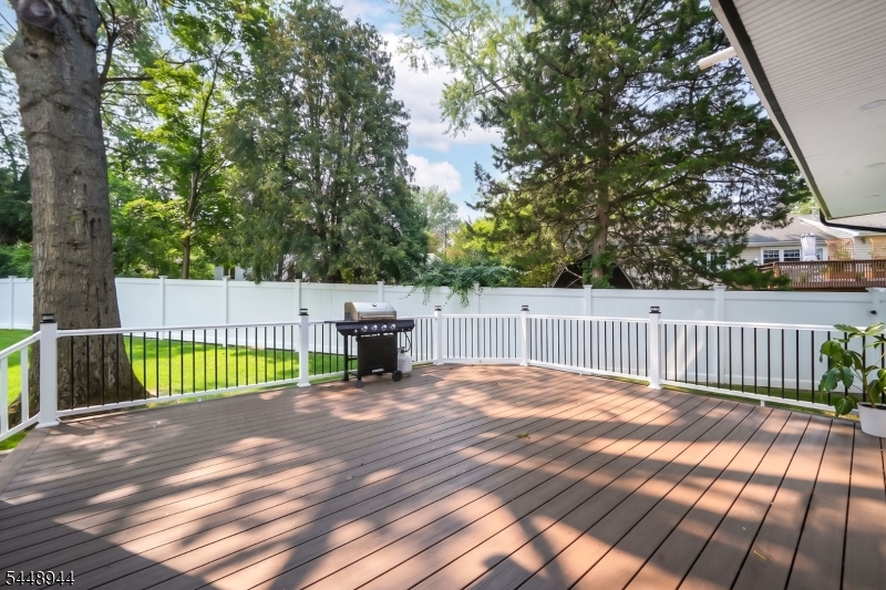 17 Meadow Rd
