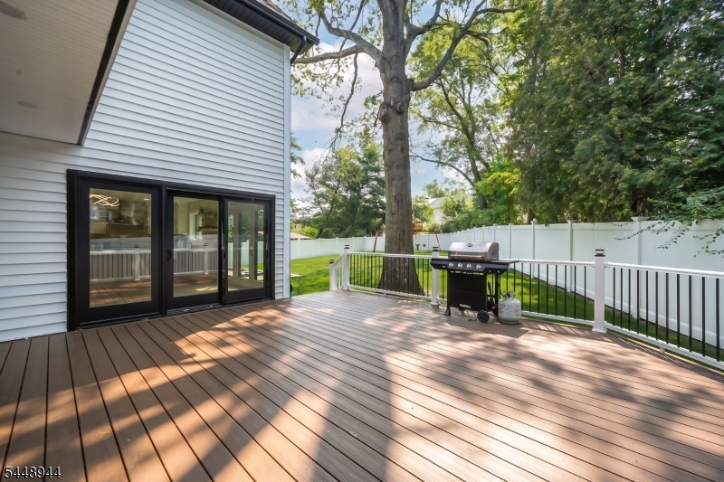 17 Meadow Rd