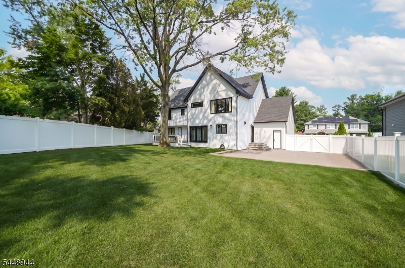 17 Meadow Rd