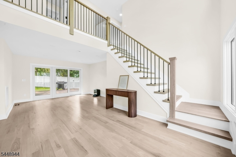 17 Meadow Rd