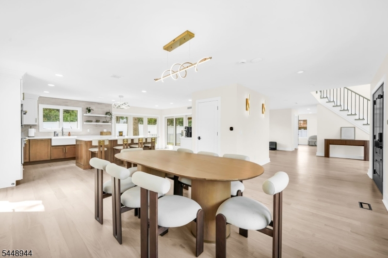 17 Meadow Rd