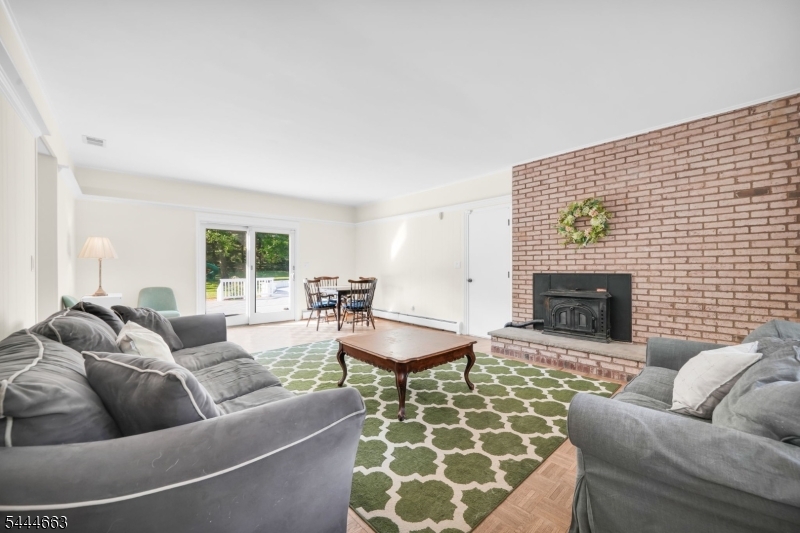 2 Chester Woods Dr