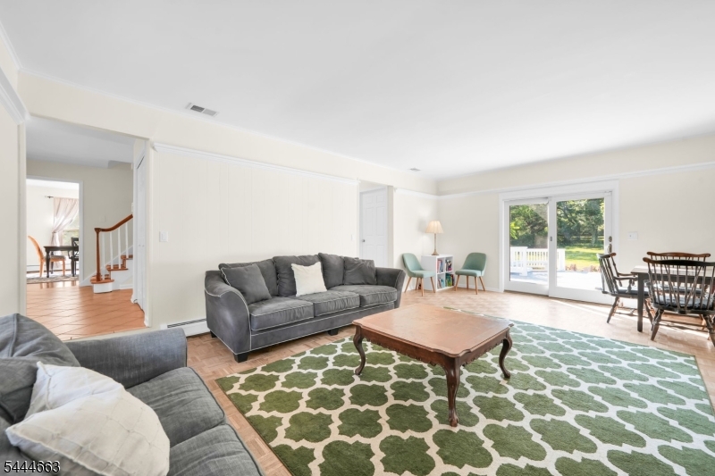 2 Chester Woods Dr