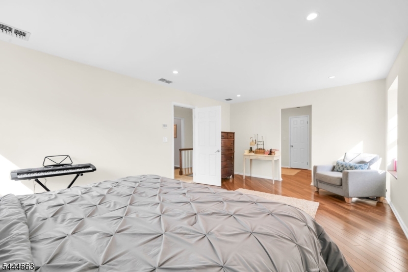 2 Chester Woods Dr