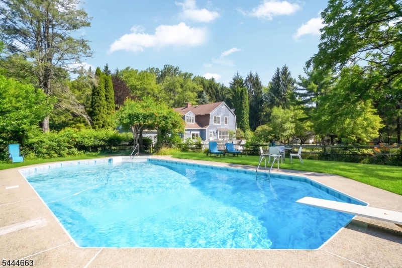 2 Chester Woods Dr