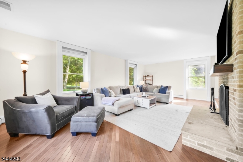 2 Chester Woods Dr