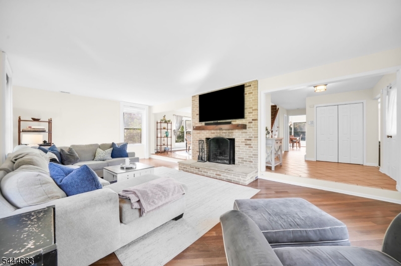 2 Chester Woods Dr