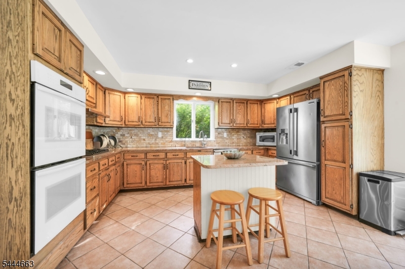 2 Chester Woods Dr