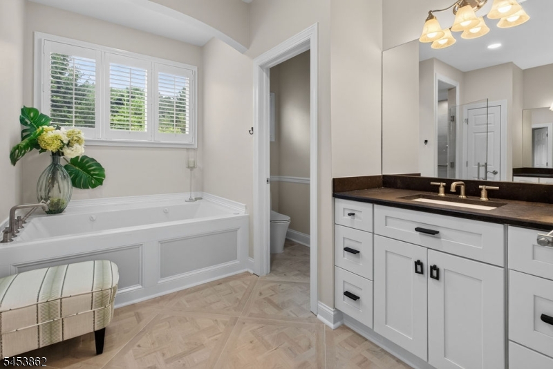2 Glencree Ln