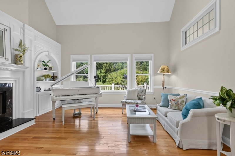 2 Glencree Ln