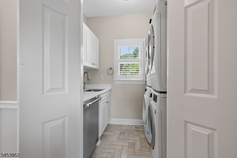 2 Glencree Ln