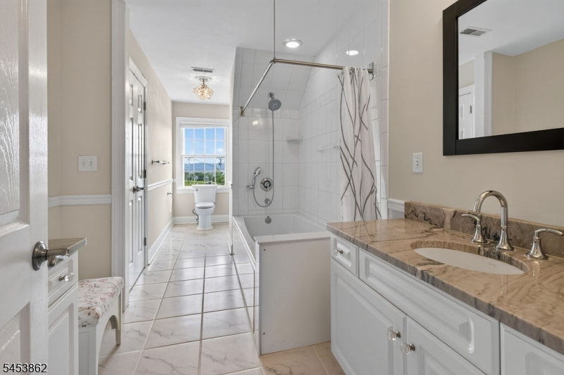 2 Glencree Ln