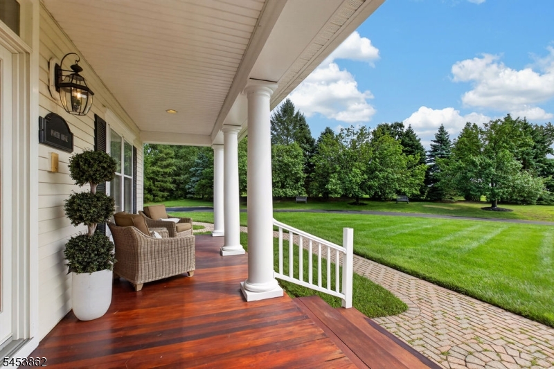 2 Glencree Ln