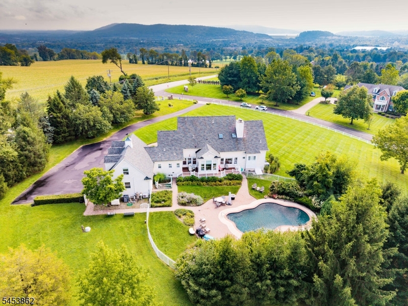 2 Glencree Ln