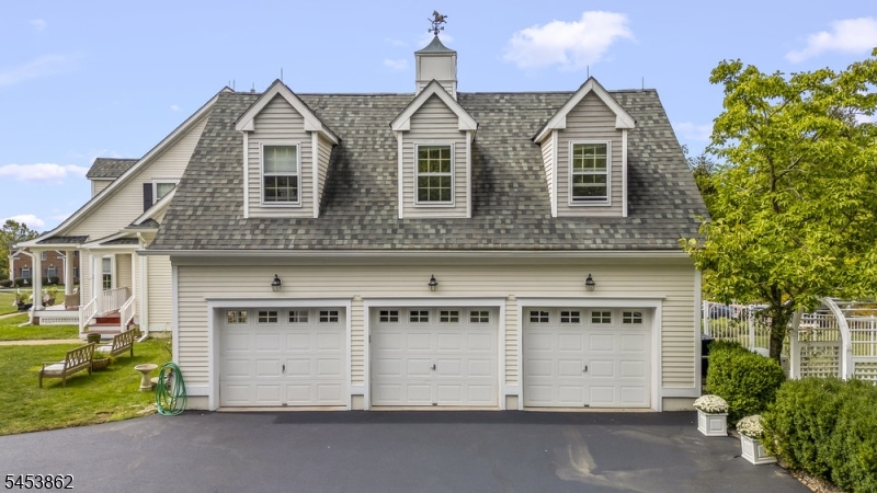 2 Glencree Ln