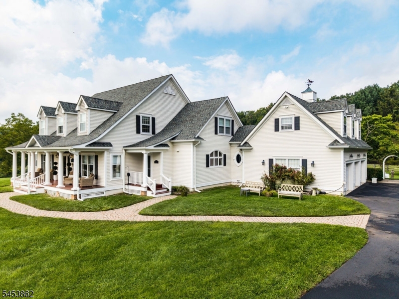 2 Glencree Ln