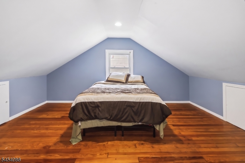 48 Laurel Ave