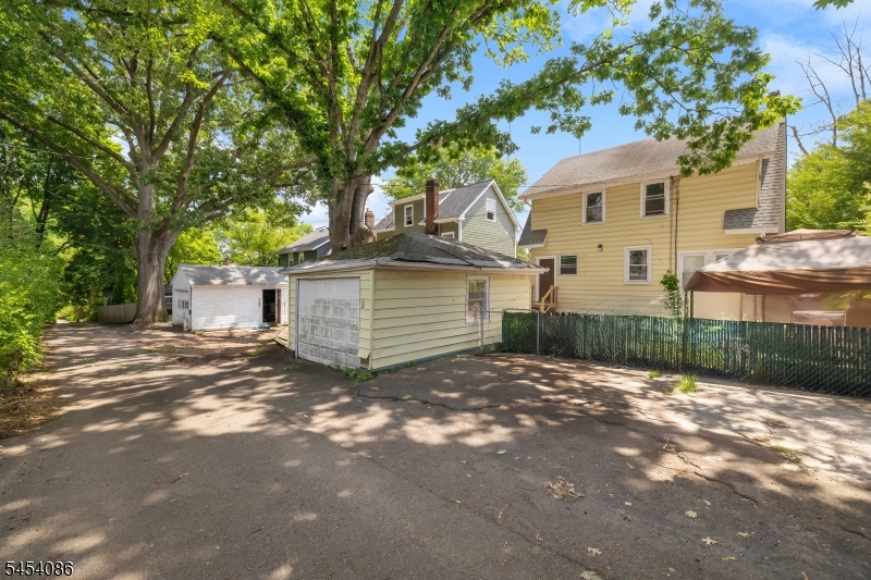 48 Laurel Ave