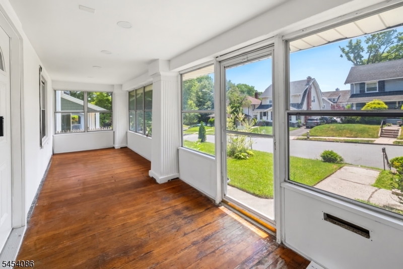 48 Laurel Ave