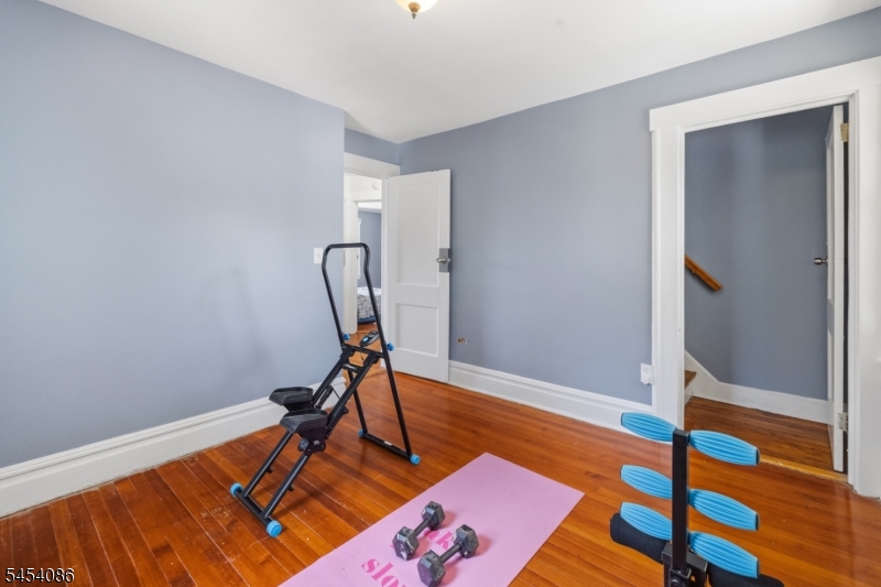 48 Laurel Ave