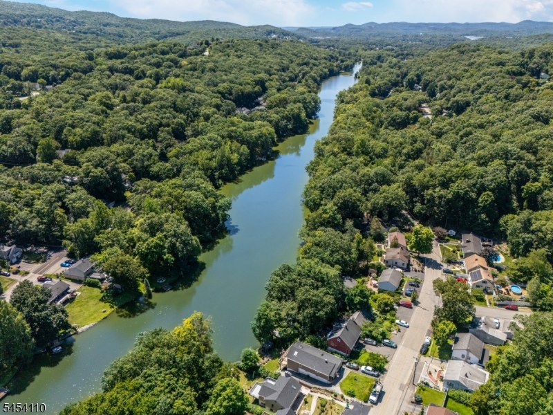 235 Skyline Lake Dr