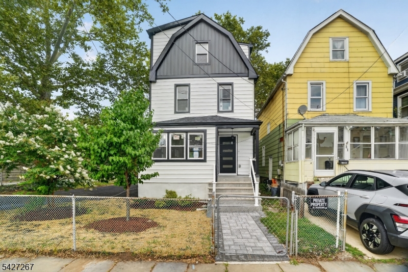 33 Race St
