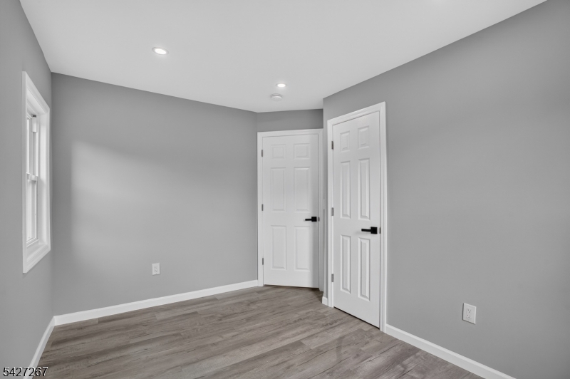 33 Race St