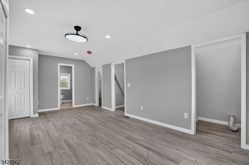 33 Race St