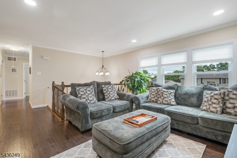43 Tiller Dr