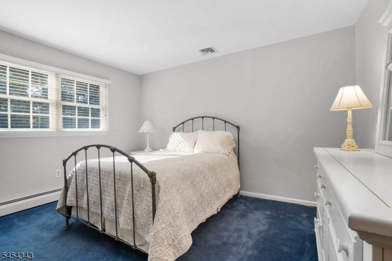 109 Vreeland Rd