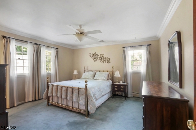 109 Vreeland Rd