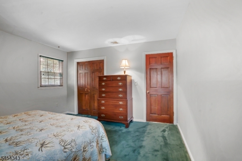 109 Vreeland Rd