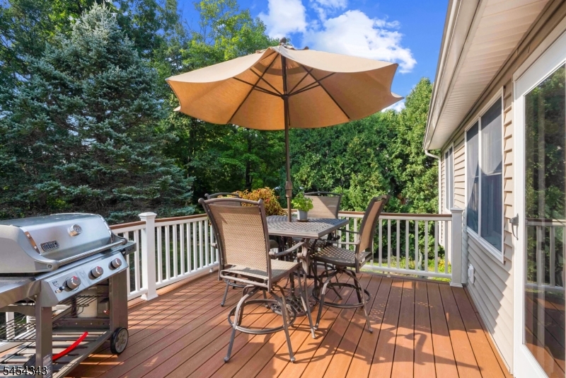 109 Vreeland Rd