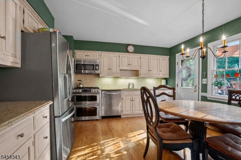109 Vreeland Rd