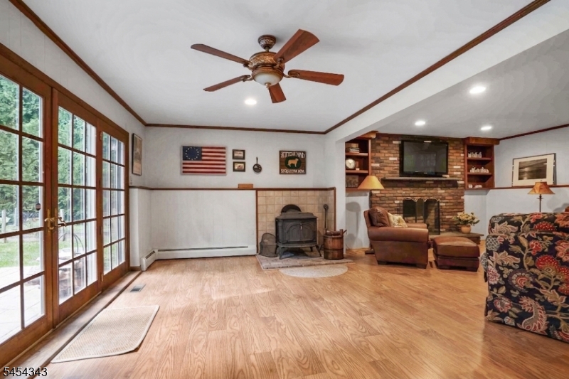 109 Vreeland Rd