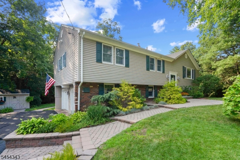 109 Vreeland Rd