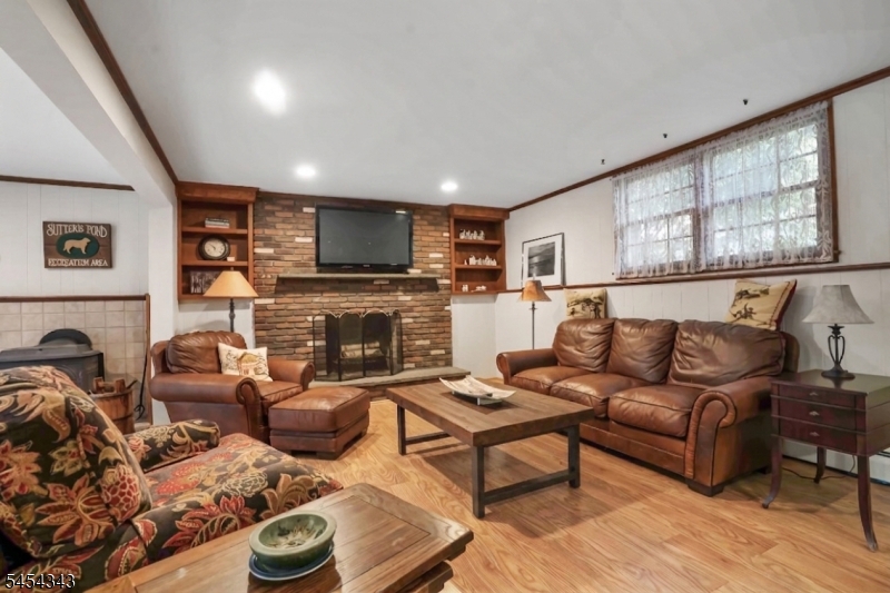 109 Vreeland Rd