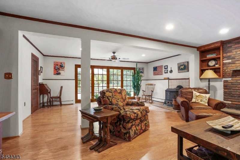 109 Vreeland Rd